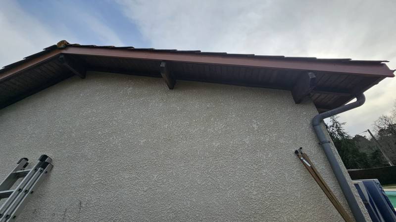 Sublimer votre extérieur avec des habillages bandeaux sur mesure et poutres couleur chaîne doré pour un aspect esthétique à Salles en Gironde