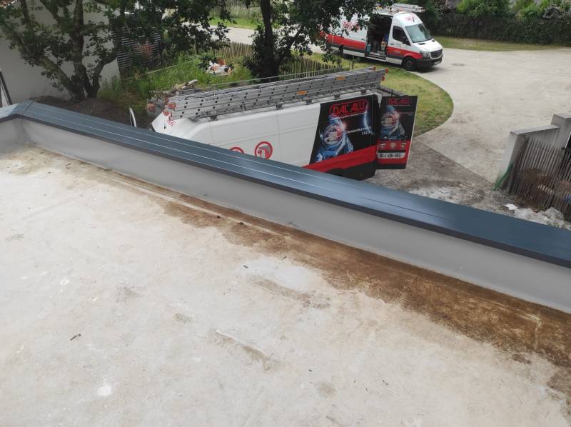 Où trouver des boites à eau, couvertines et descentes couleur bleu ardoise à Sanguinet