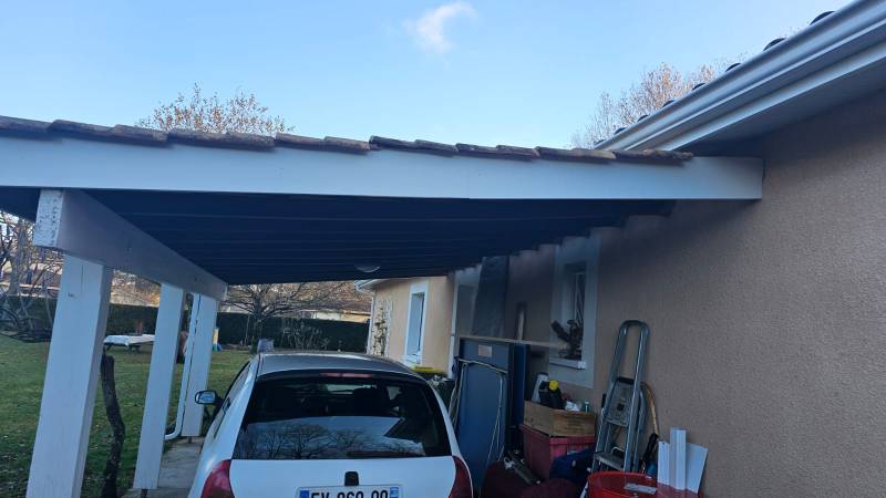 Bandeaux pas chers en aluminium blanc avec parefeuilles au Barp pour vos extérieurs