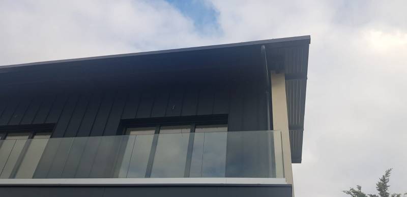 Gouttières et descentes DAL'ALU contre les eaux pluviales les bâtiments situés à Orx