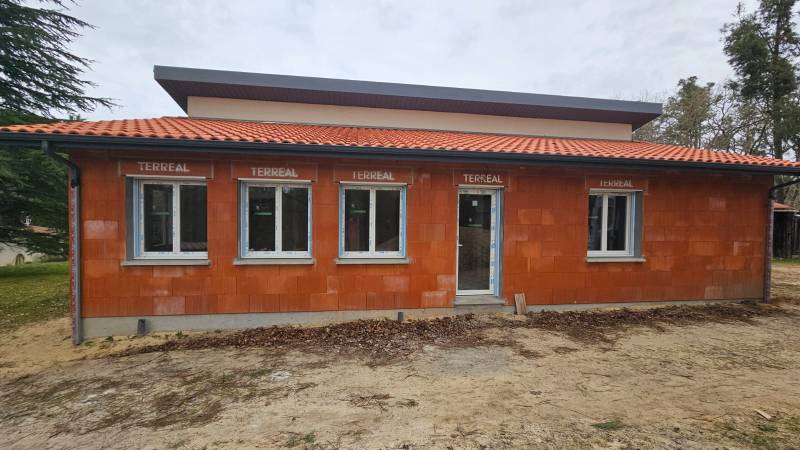 Quel est le prix de sous-face durable en aluminium gris antique et de gouttières G300 à Parentis-en-Born 