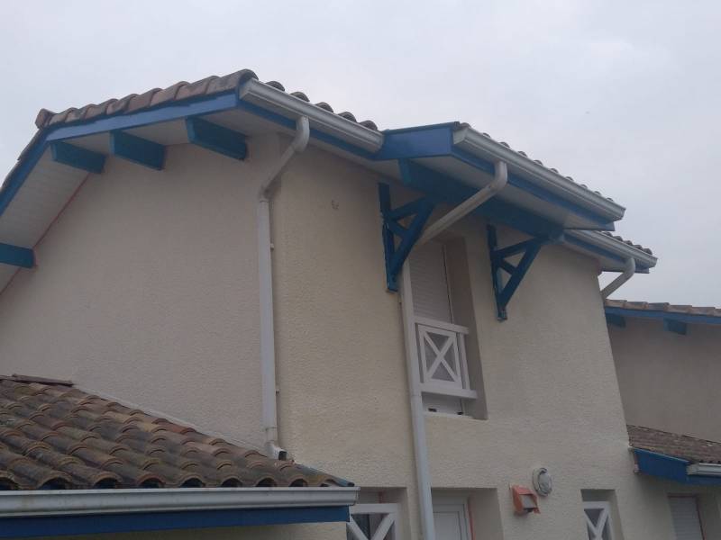 Trouvez l'expert Biscarrossien pour installer vos bandeaux alu gentiane