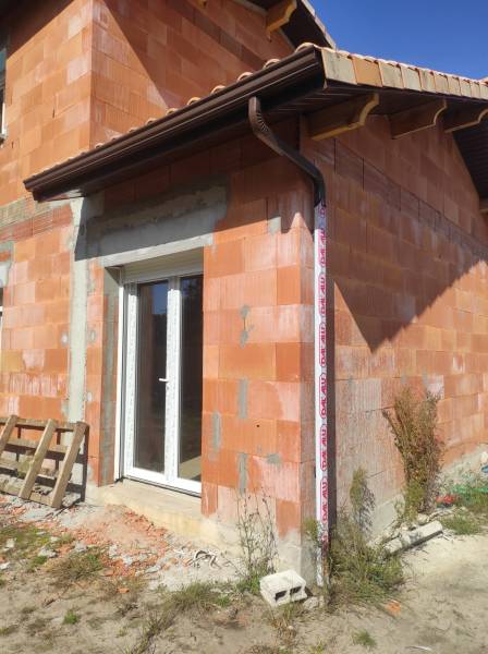 Évacuation parfaite des eaux pluviales avec des gouttières Niagara de la marque DAL'ALU à Saint-Pierre-Du-Mont