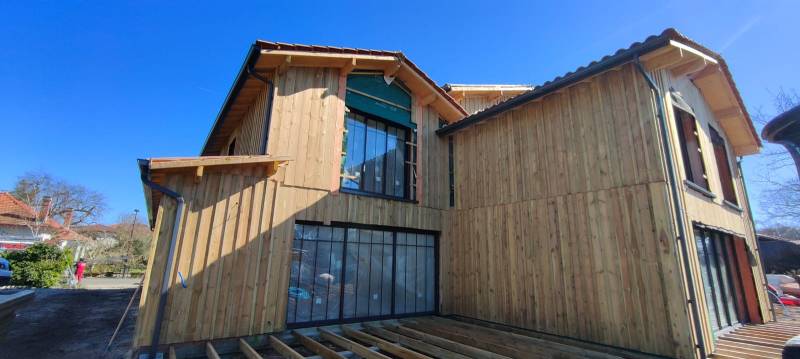 Gouttières Niagara N325, de descentes 60x80 et d’un appui de fenêtre bleu ardoise sur mesure à Cazaux