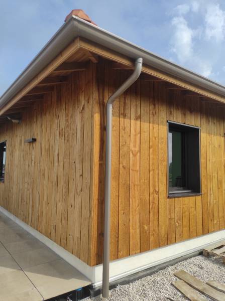 Pose de descentes et de dauphins de couleur bronze de diamètre 80 pour évacuer les eaux pluviales à Parentis-en-Born par DAL'ALU