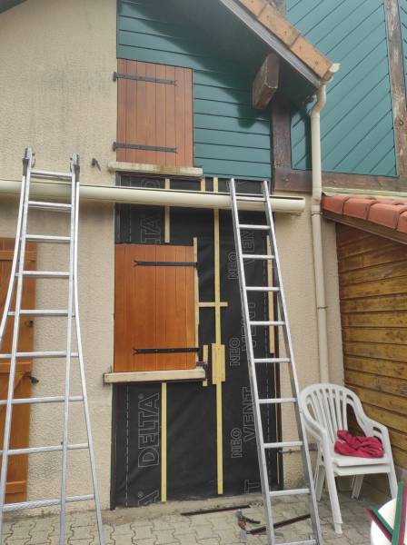 Bardage aluminium vert sapin et lambris pour votre façade à Mimizan dans les Landes par Alu Gouttières Bisca