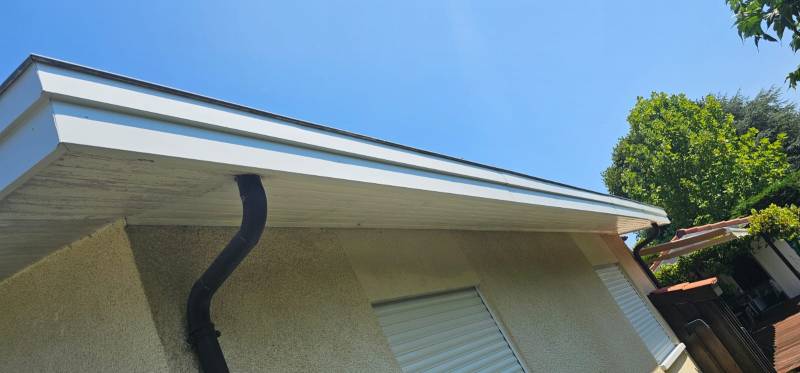 Bandeaux double de qualité en aluminium blancs améliore-t-elle l’apparence de ma maison à Gujan-Mestras